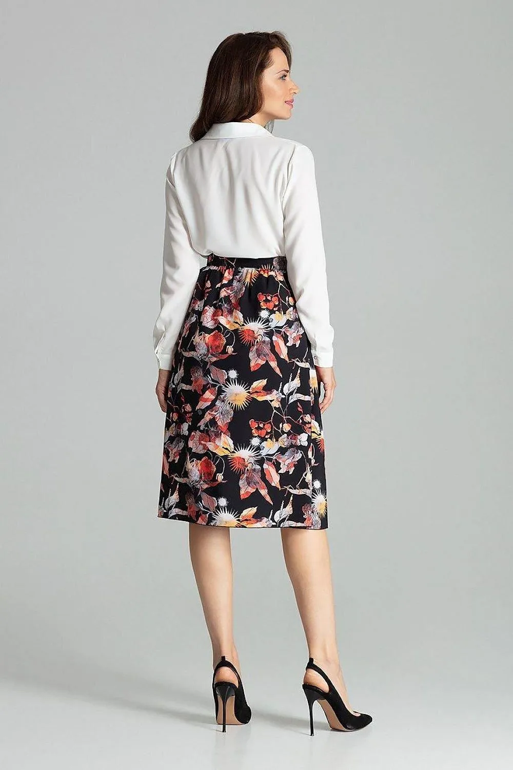 Chic Floral Pleated Midi Skirt with Elegant Gold Buckle Detail